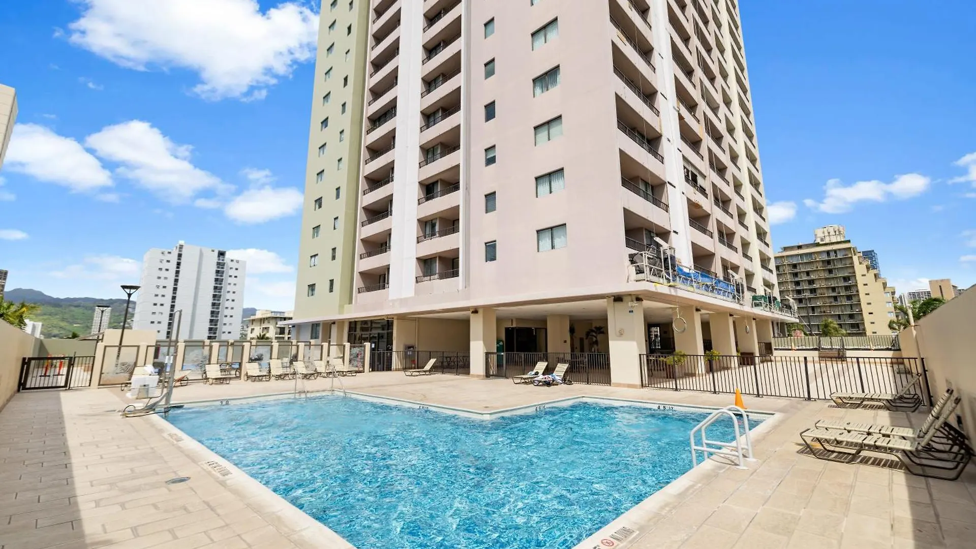 Royal Kuhio 1606 - Spacious Studio With Diamond Head City Views In The Heart Of Waikiki! Honolulu