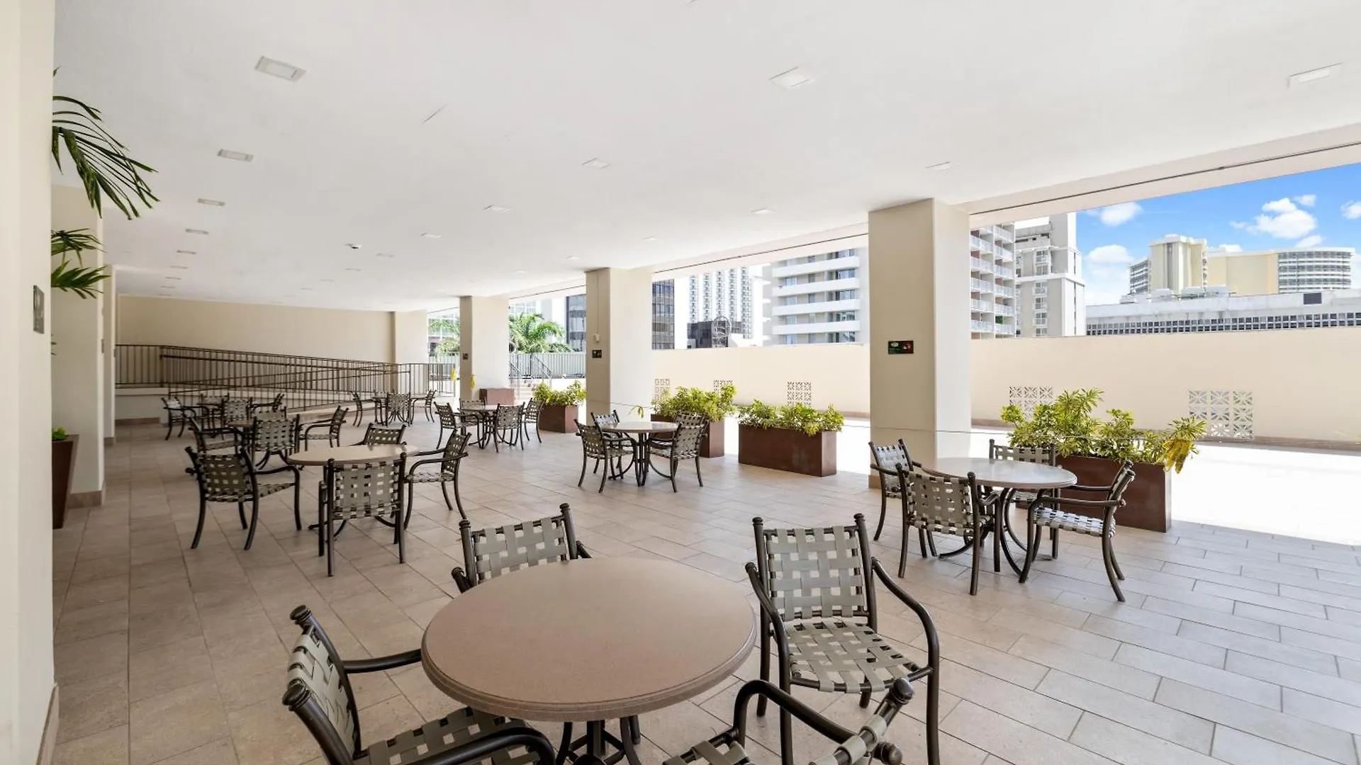 Royal Kuhio 1606 - Spacious Studio With Diamond Head City Views In The Heart Of Waikiki! Honolulu Holiday home